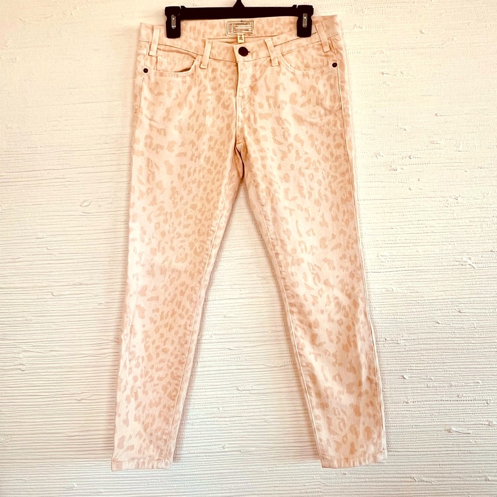 Dusty peach skinny jeans.